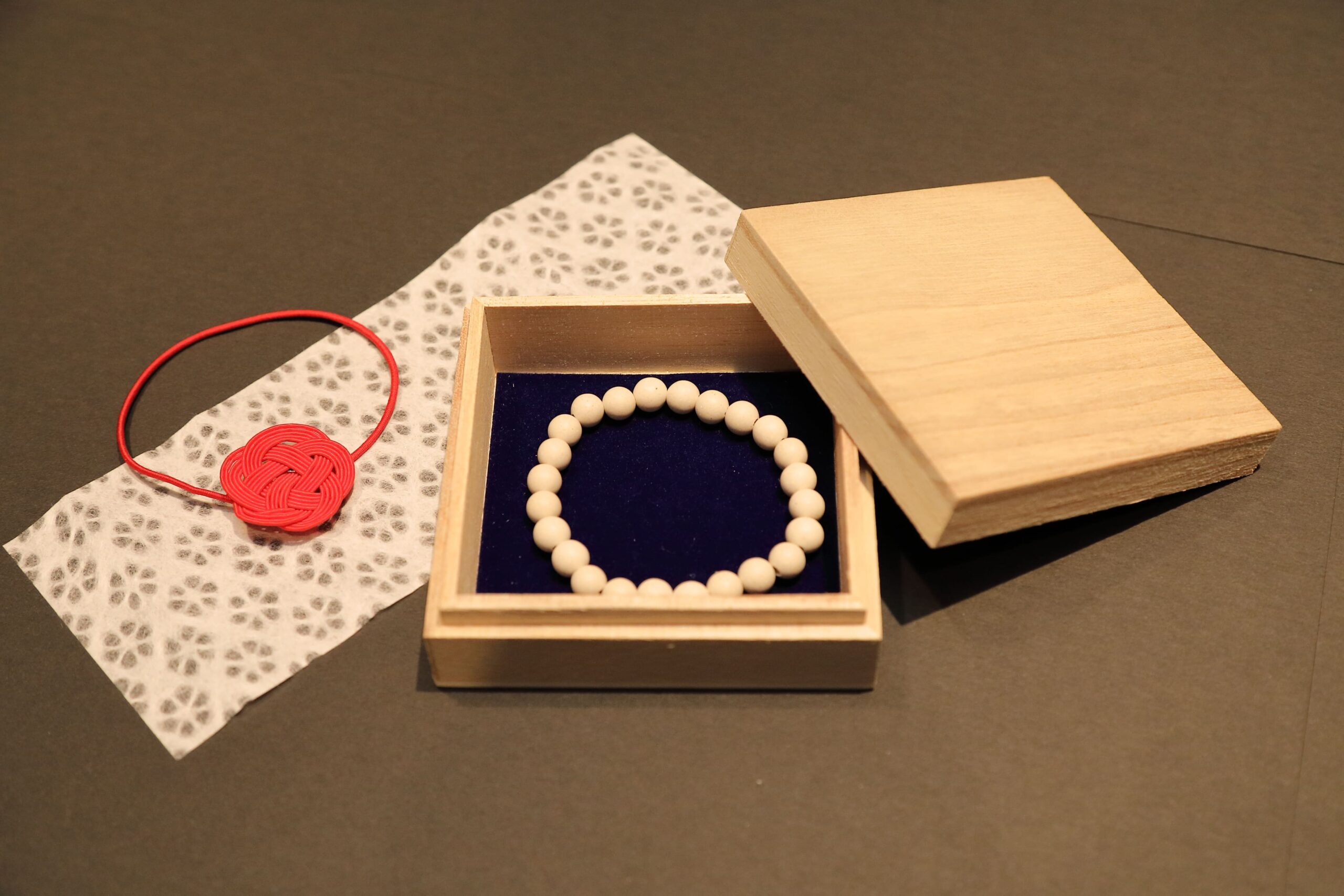 北投石ブレスレット（木箱入り）